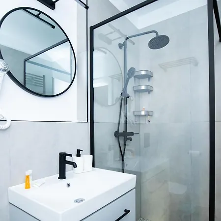 Apartment Cozy 4 People With Parking Sinaia